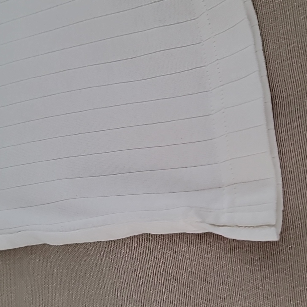 Geoffrey Beene Ribbed White Tee - Picture 8 of 11